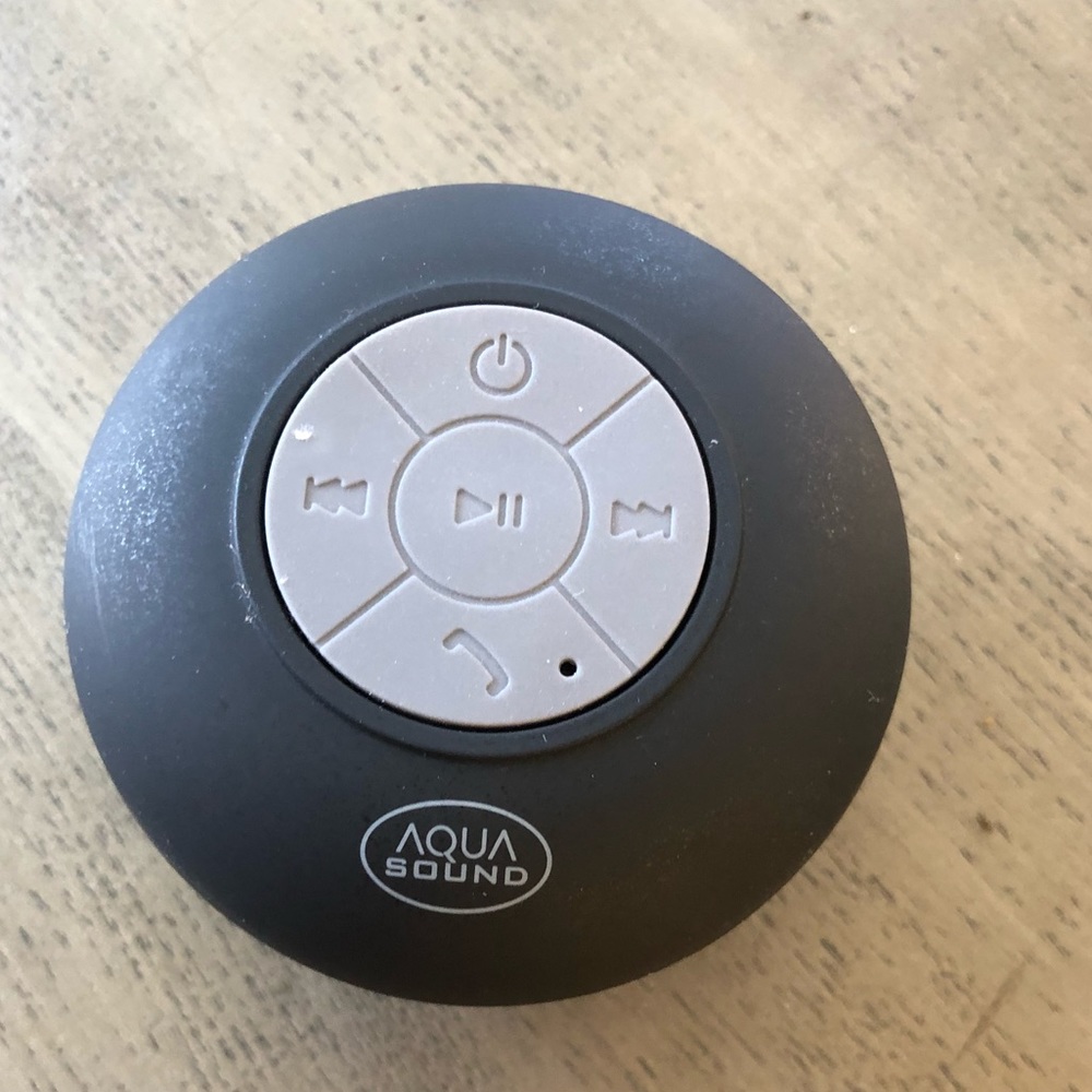 Preowned Bluetooth speaker with suction